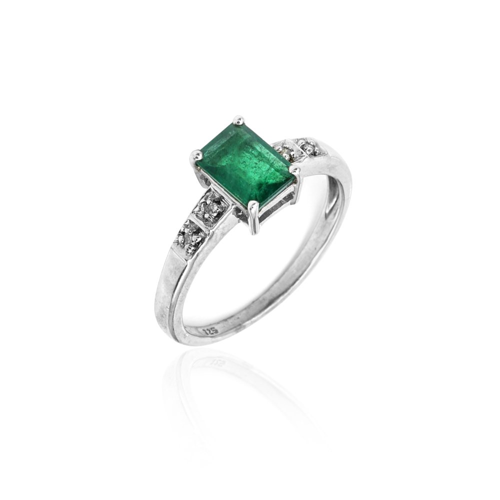 Gold Ring With Embeded Diamond